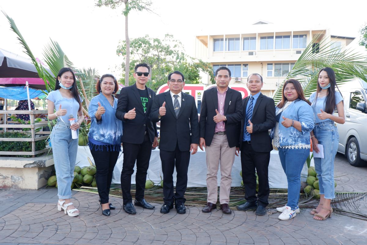 โครงการสร้างมูลค่าเพิ่มจากมะพร้าว ด้วยการพัฒนาอัตลักษณ์ของผลิตภัณฑ์ท้องถิ่น และยกระดับมาตรฐานสินค้าของผู้ประกอบการ OTOP เพื่อส่งเสริมการท่องเที่ยว จังหวัดสมุทรสงคราม